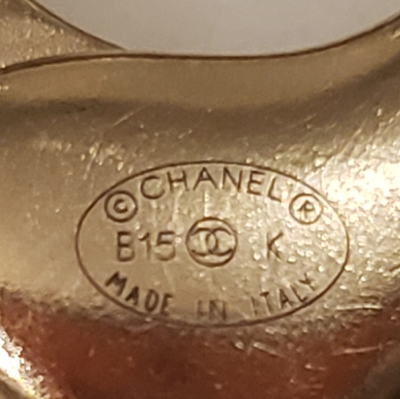 Authentic 24kt gold plated Chanel Medallion Belt (adjustable to 34") - Picture 3 of 7